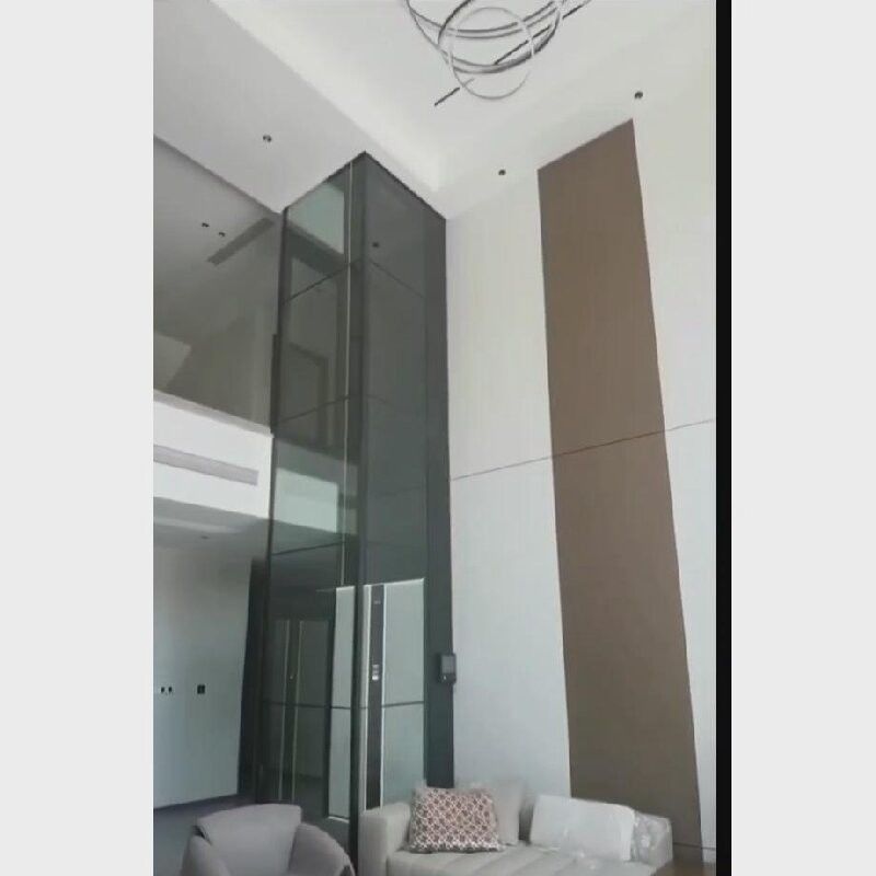 নিরাপদ এবং নির্ভরযোগ্য স্ক্রু চালিত লিফট। জরুরী স্টপ বোতাম সহ স্টেইনলেস স্টীল ডিজাইন।